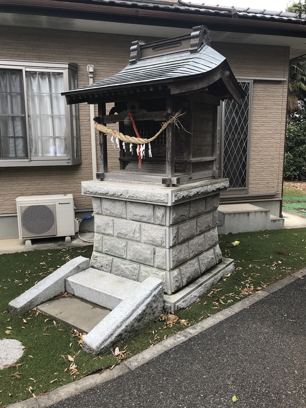 お稲荷様 お社の台座石 安心のサポートでしっかりとした墓石について相談できる 埼玉の専門サービス川越の有限会社廣西 お稲荷様 お社の台座石 安心のサポートでしっかりとした墓石について相談できる 埼玉の専門サービス川越の有限会社廣西