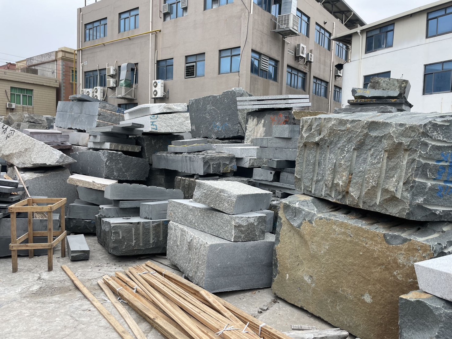 石の都 厦門（アモイ）にて① ｜ 墓石・記念碑・石材加工、石のこと